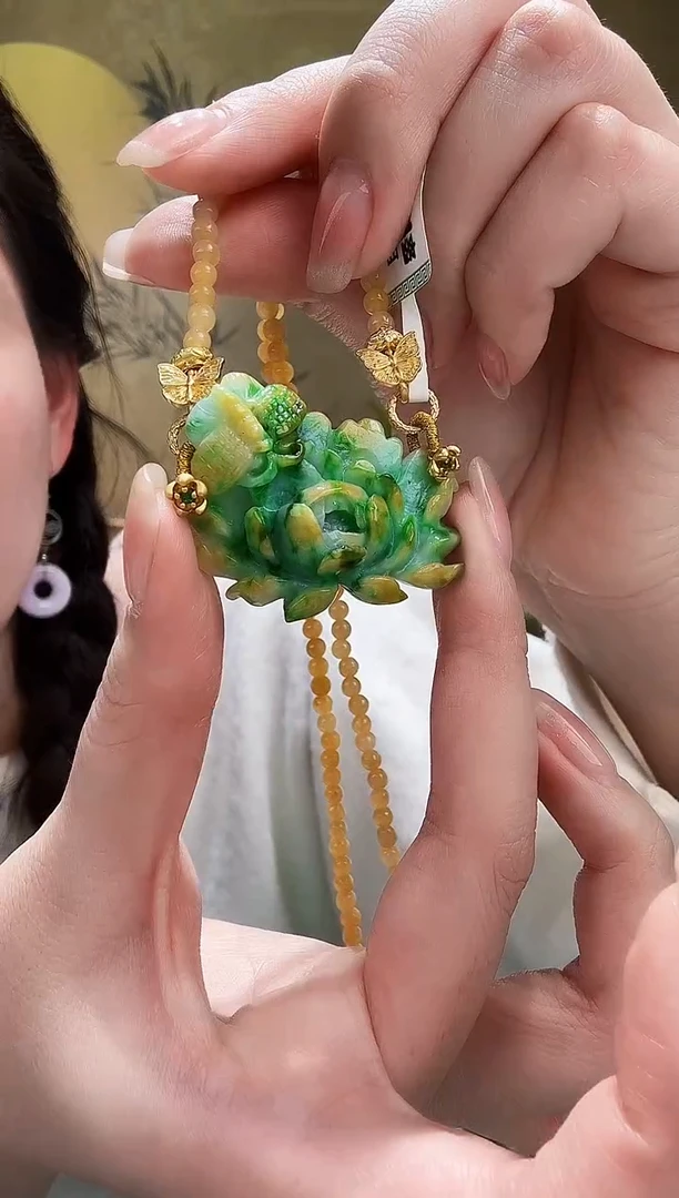 颈饰未镶嵌翡翠吊坠