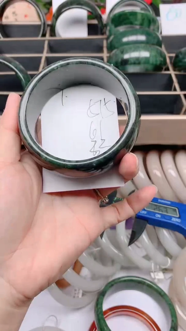 石英质玉手镯未镶嵌575