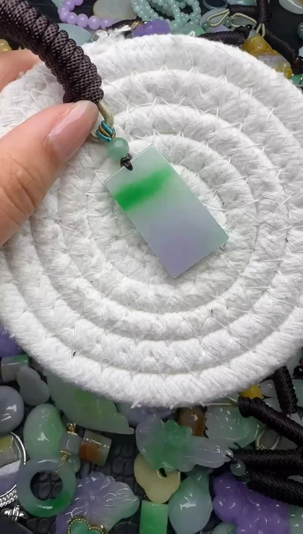 颈饰未镶嵌翡翠缅甸翡翠吊坠