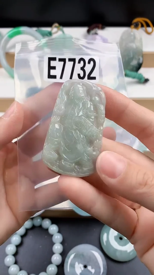 颈饰未镶嵌翡翠天然翡翠吊坠挂件