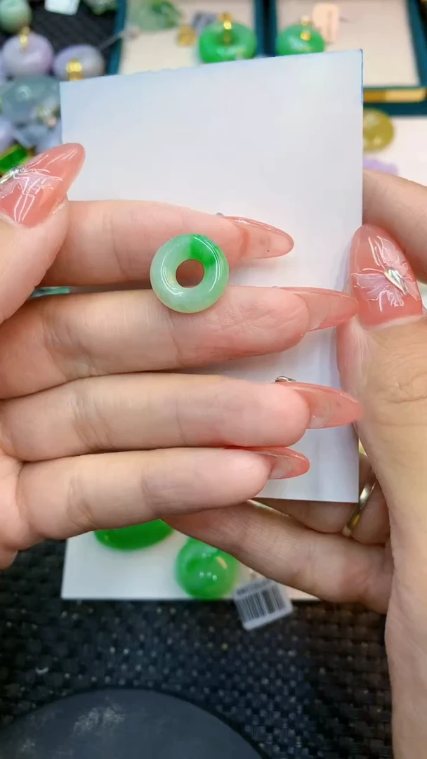 颈饰未镶嵌翡翠1