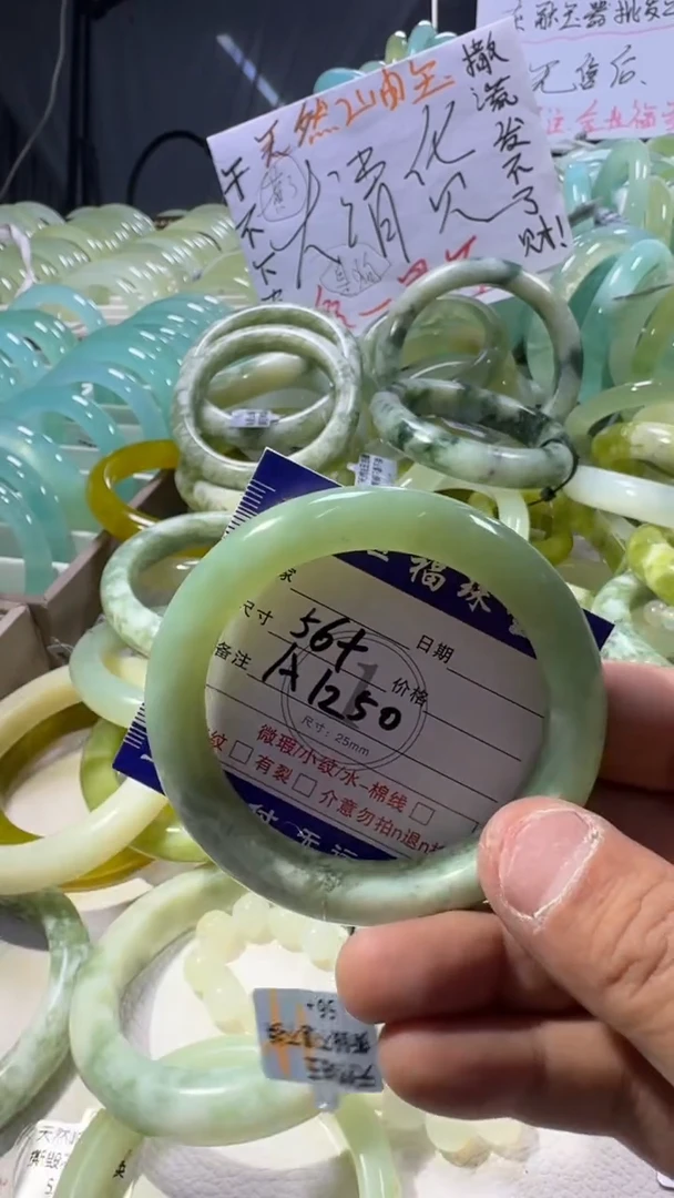 未镶嵌蛇纹石玉手镯1