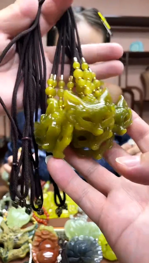 未镶嵌岫玉吊坠多样性发货发其中之一