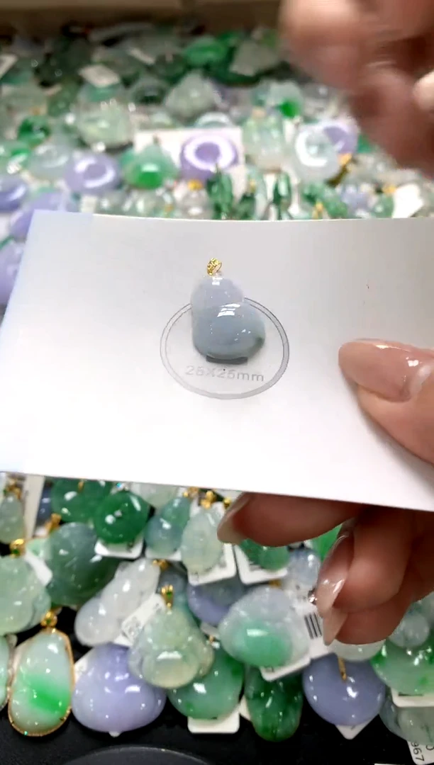 颈饰18K金镶嵌翡翠1111111111111111