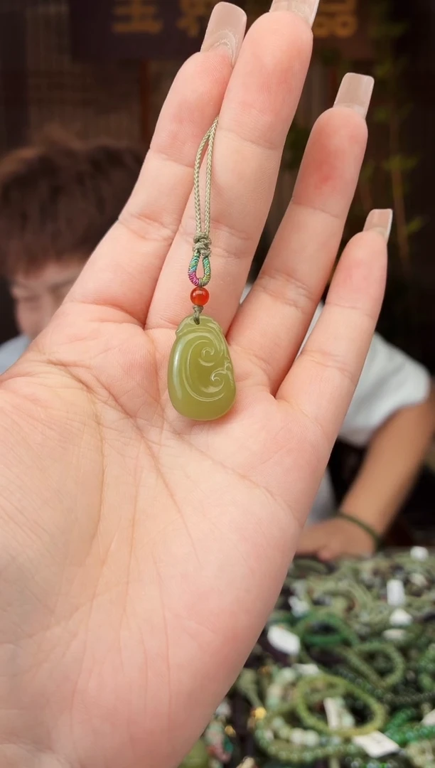 和田玉未镶嵌颈饰拍一发一