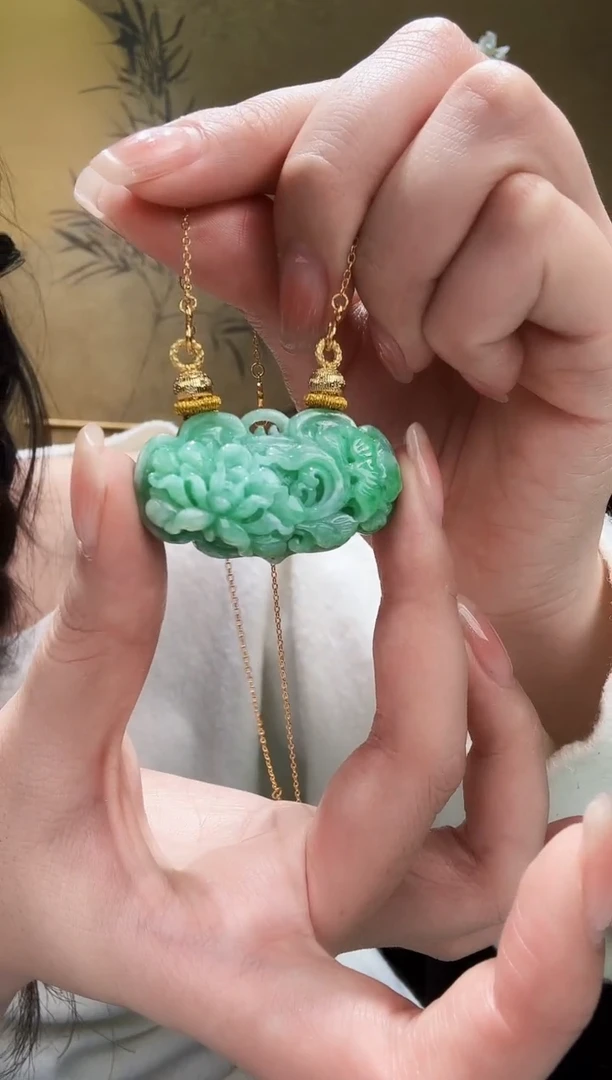 颈饰未镶嵌翡翠吊坠