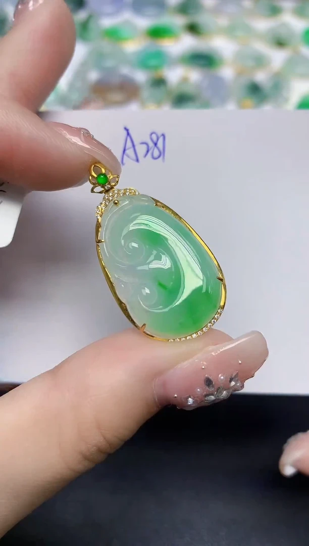 颈饰18K金镶嵌翡翠天然缅甸翡翠A货翡翠百元以上9元证书费自理