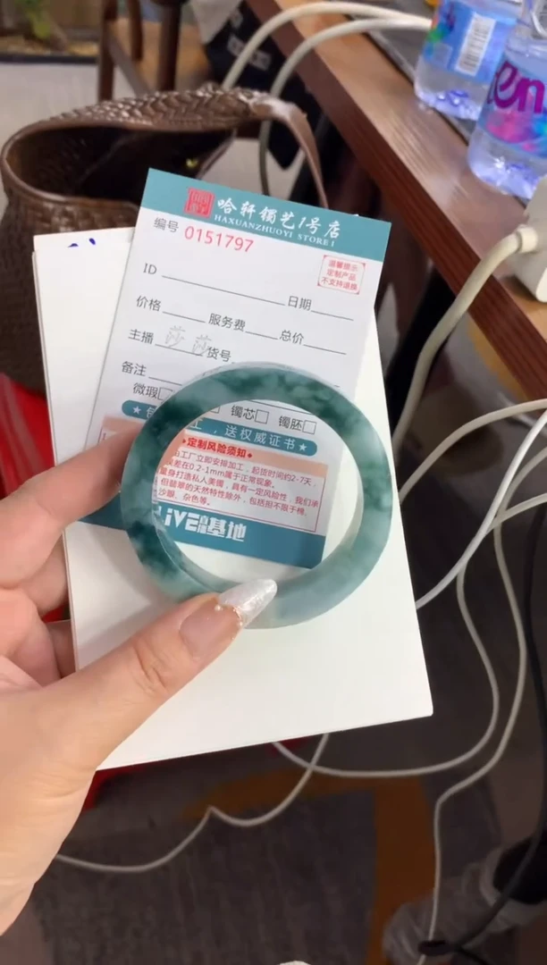 未镶嵌手镯定制翡翠是***哦手镯定制不退不换