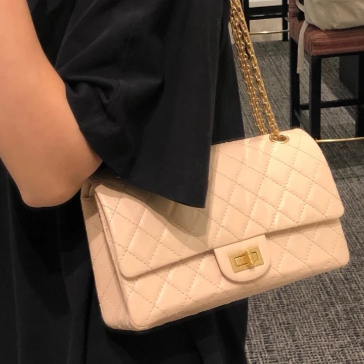 99新 Chanel/香奈儿 小花6珊 2.55 小号 奶茶色 25开 金扣包