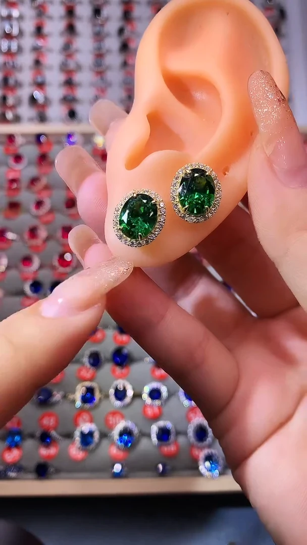 【闪购商品】透辉石耳饰银S925镶嵌111111
