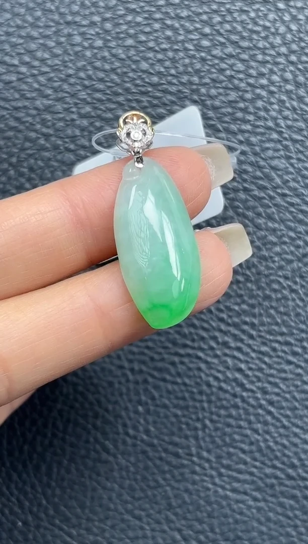 颈饰18K金镶嵌翡翠YM932-7 福瓜