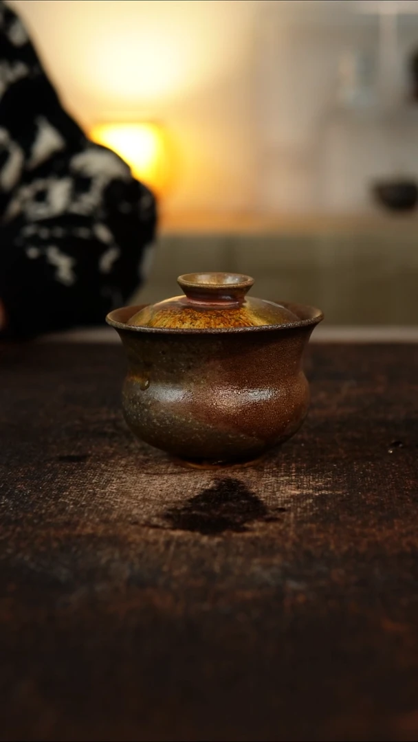 689     黄陶盖碗 180cc