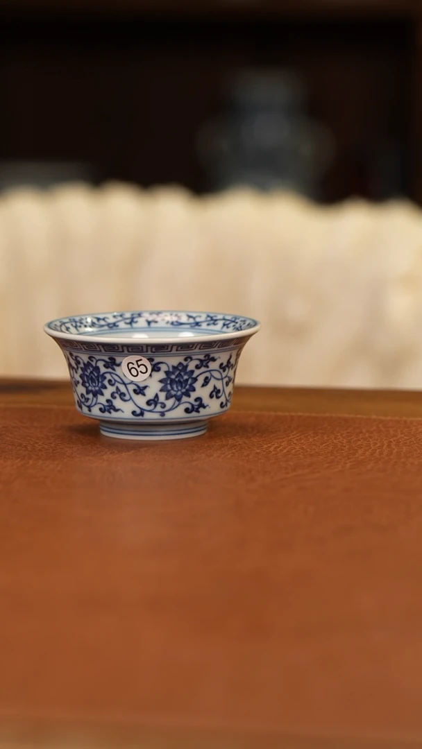 【闪购商品】杯和然窑青花釉里红缠枝莲马蹄杯