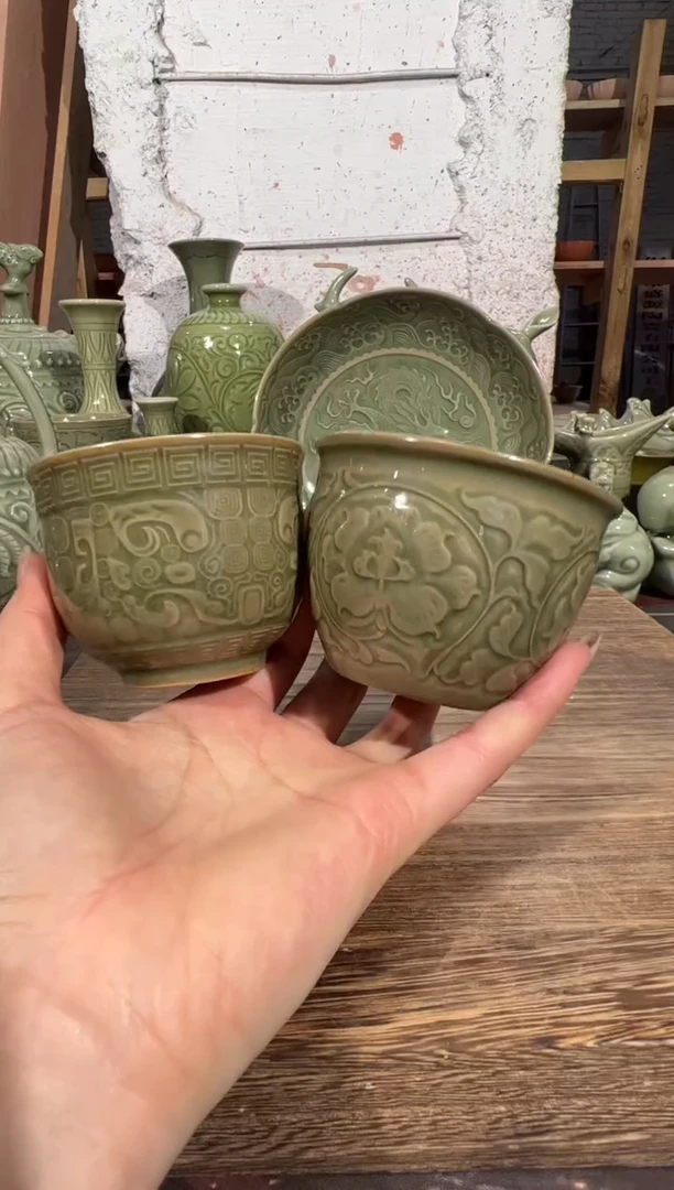 微瑕耀州窑饕餮杯+牡丹杯