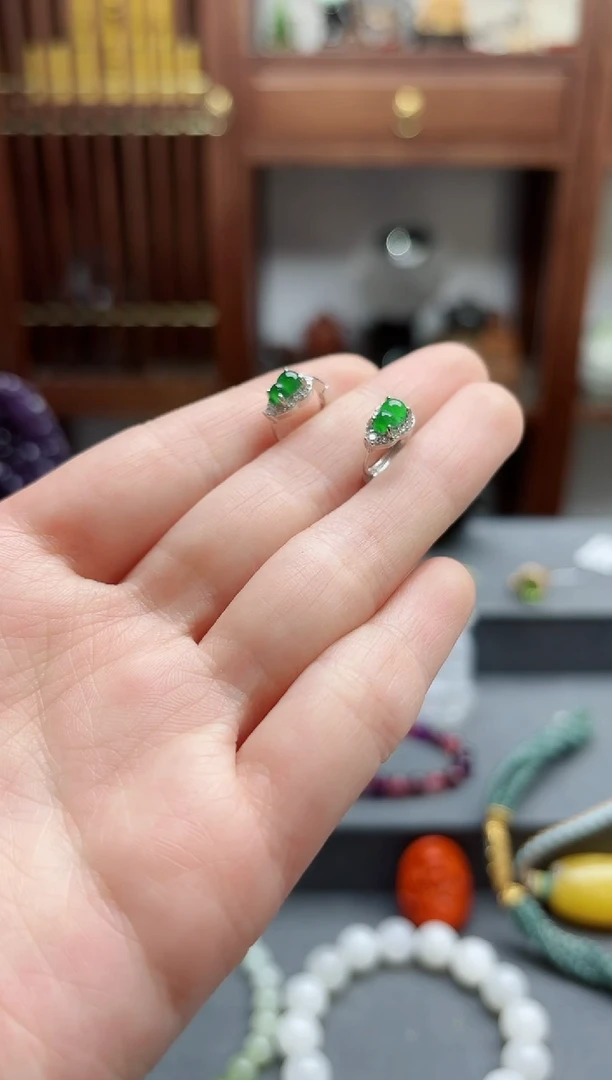 【闪购商品】翡翠耳饰银S925镶嵌翡翠葫芦耳扣YD