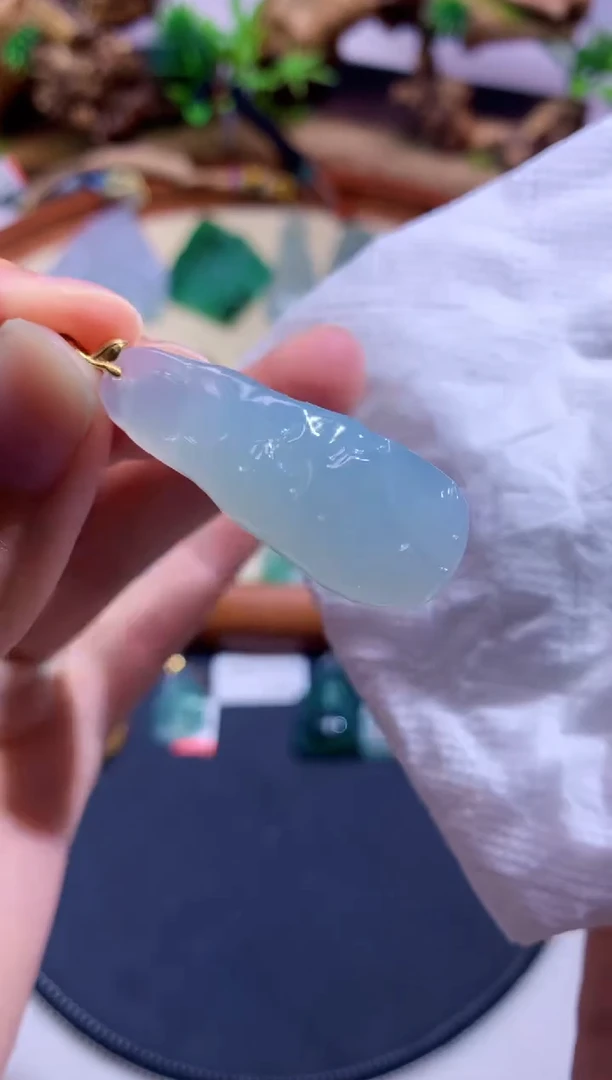 翡翠未镶嵌颈饰