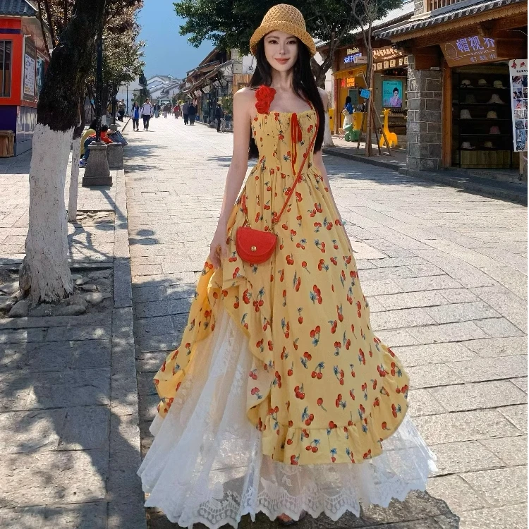 海边度假黄色碎花挂脖吊带连衣裙女不规则收腰露背云南多巴胺裙子