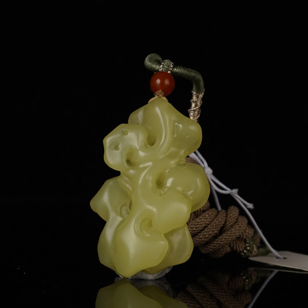 XL03799二十世纪和田玉假山挂坠