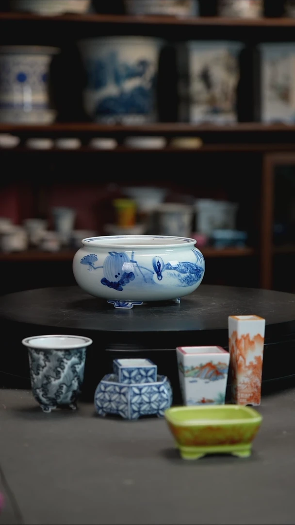 釉下五彩手绘盆春**冬釉下五彩手绘盆