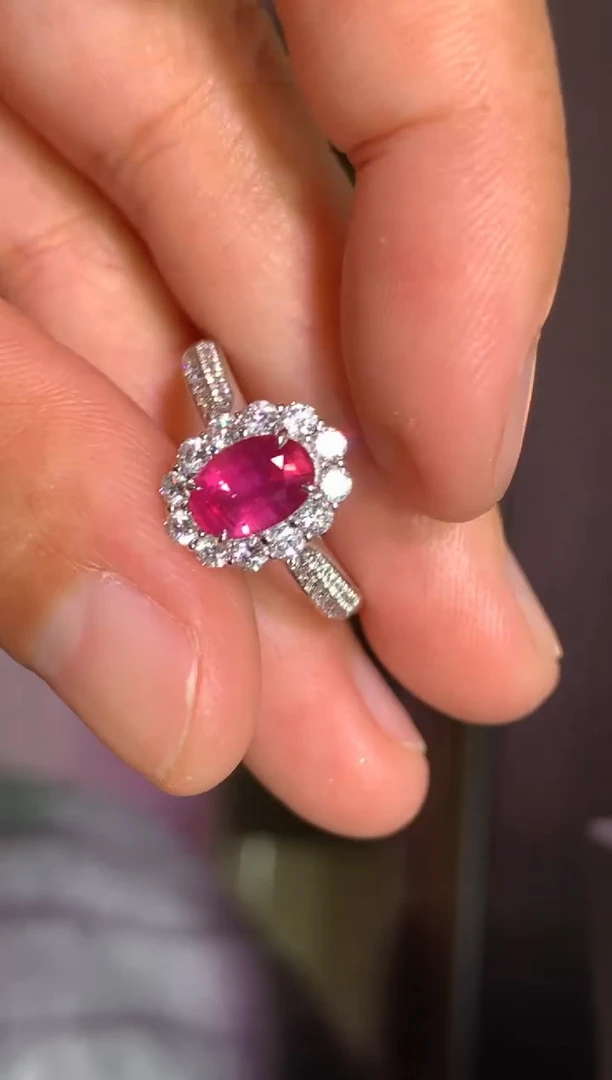 戒指彩色蓝宝石18K金镶嵌1.02CT
