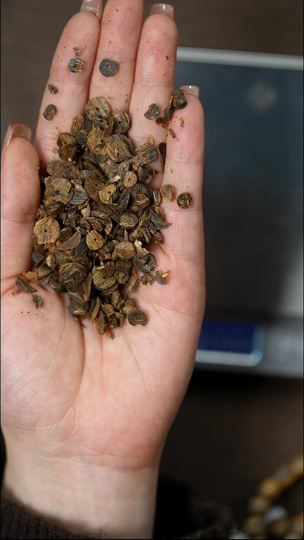 沉香沉香碎屑嘟**?奇楠沉水片片珠原料30克 多样性发一