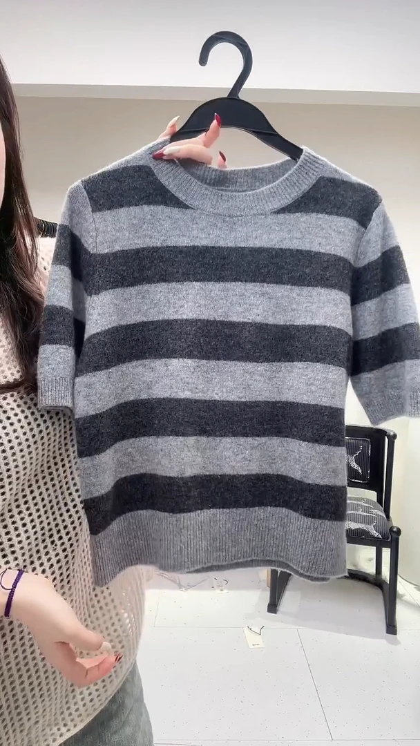 灰黑色条纹羊毛半袖