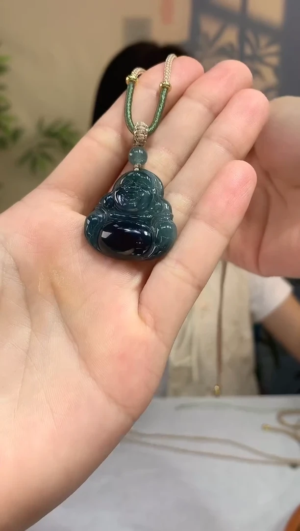 翡翠未镶嵌颈饰货品多样性发其一