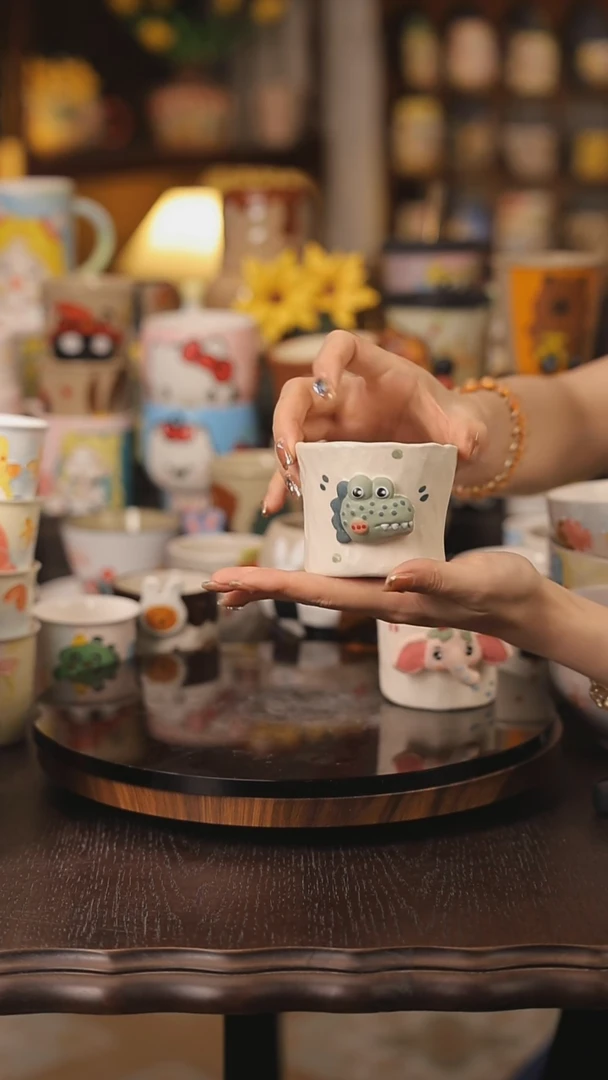 摆件景德镇釉下彩绘设计师款式陶瓷