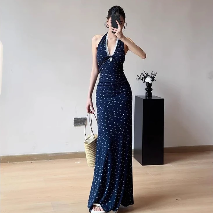 法式蕾丝挂脖V领碎花连衣裙女2025夏季新款收腰设计感度假长裙子