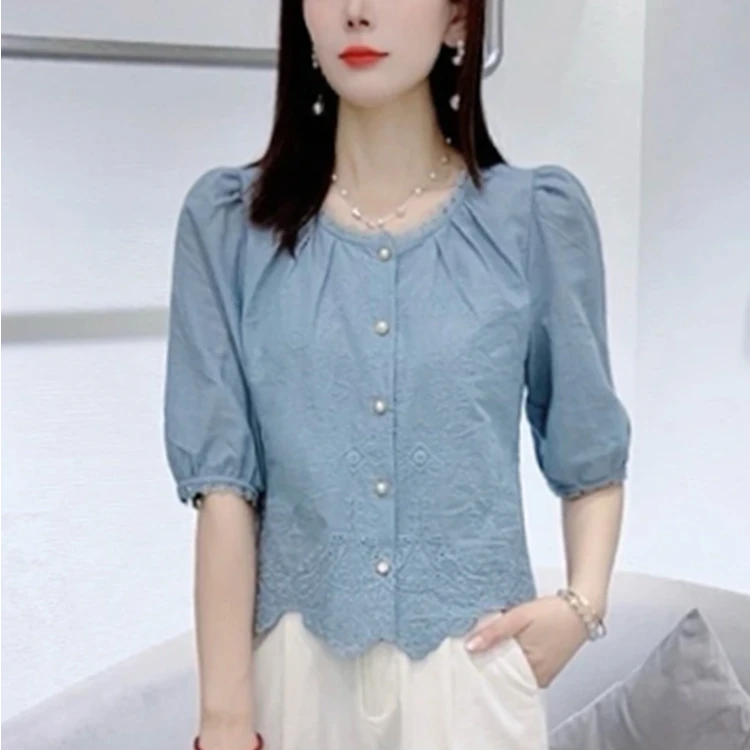 时尚绣花衬衫女2025夏季新款洋气宽松显瘦百搭蕾丝拼接小个子上衣