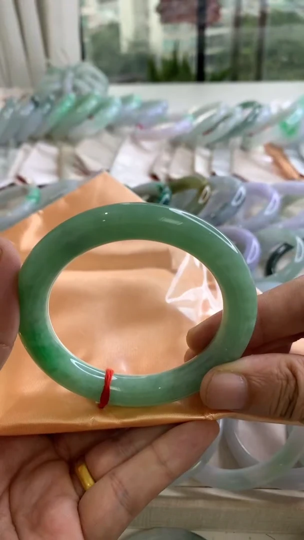 未镶嵌手镯翡翠圆条满绿55