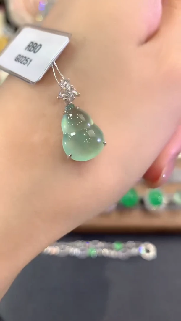 吊坠(不含链)18K金镶嵌翡翠w6