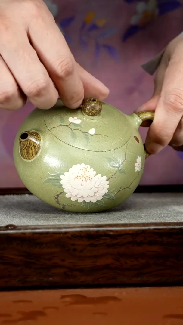 茶壶紫砂郭丽绞泥豆青砂泥绘西施220CC（新）