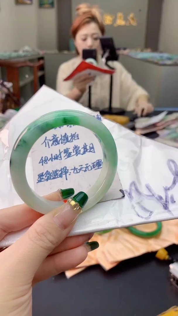 翡翠手镯未镶嵌0013126107