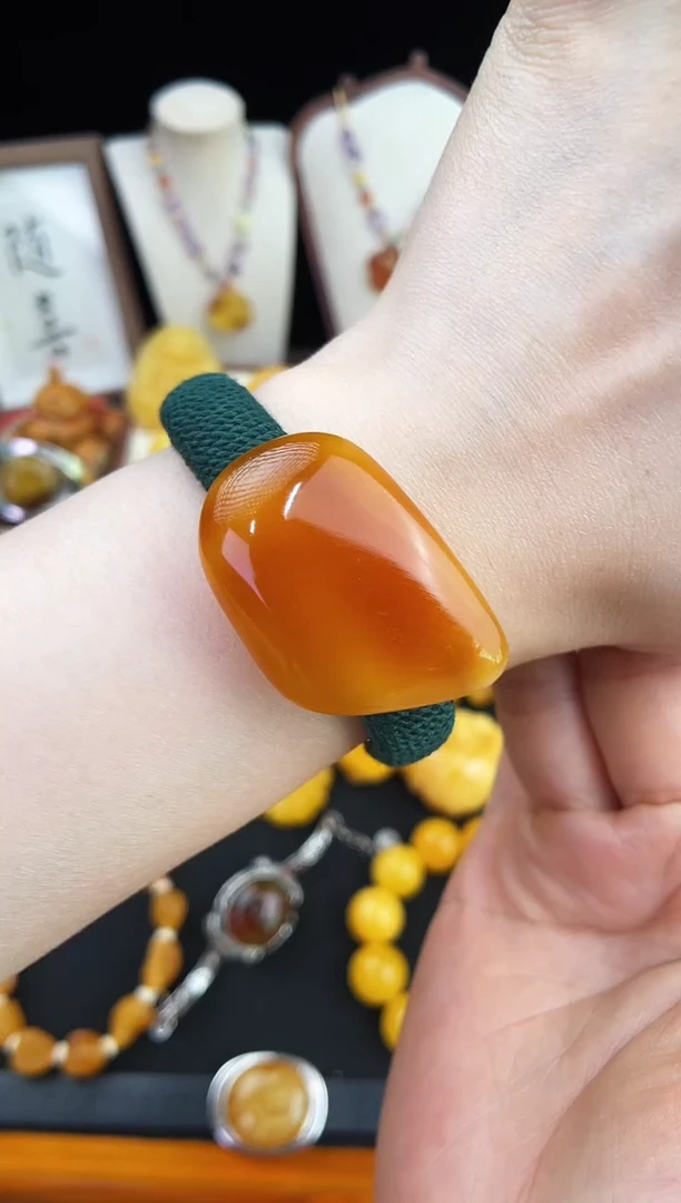 琥珀未镶嵌珠宝奇石柒月