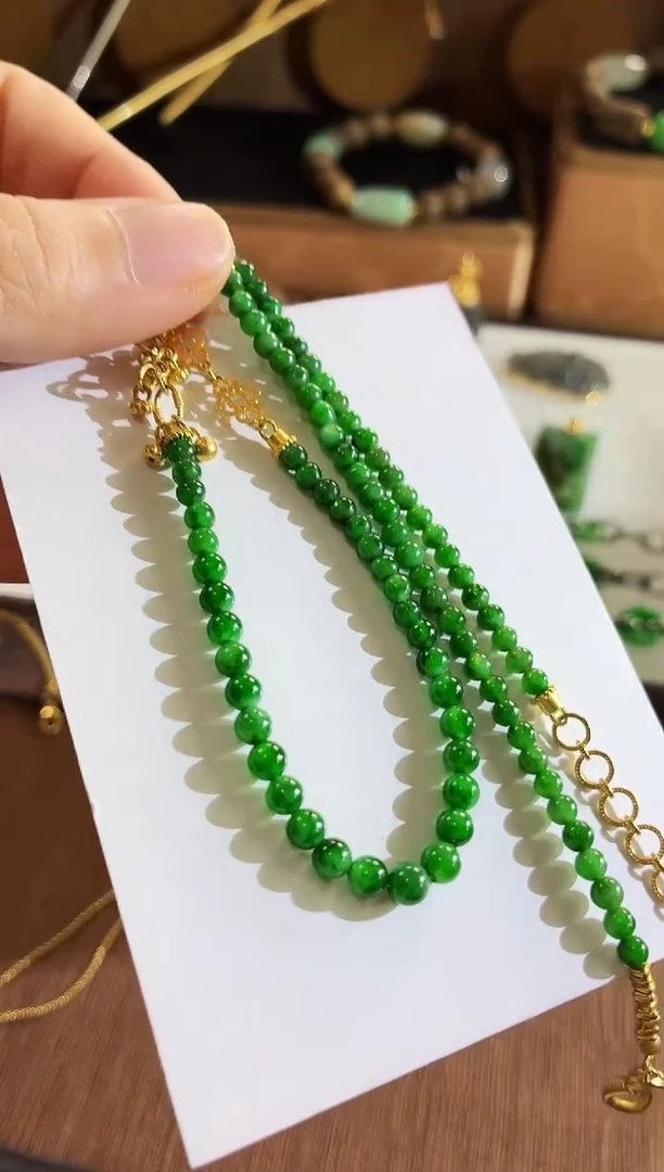 颈饰18K金镶嵌翡翠珠串