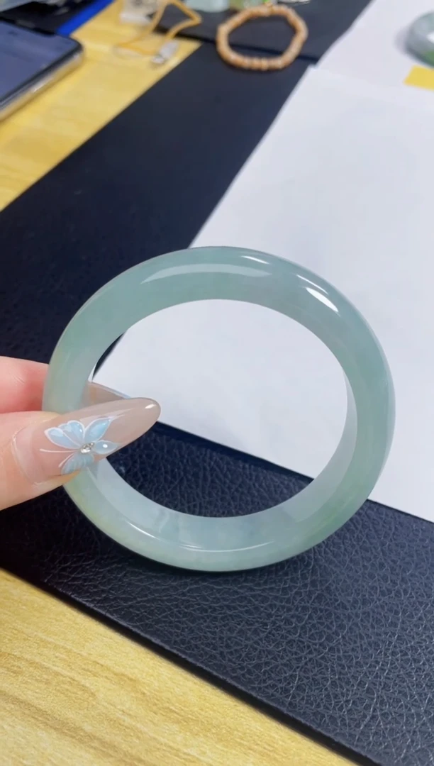 翡翠手镯未镶嵌55圈口有纹不退换