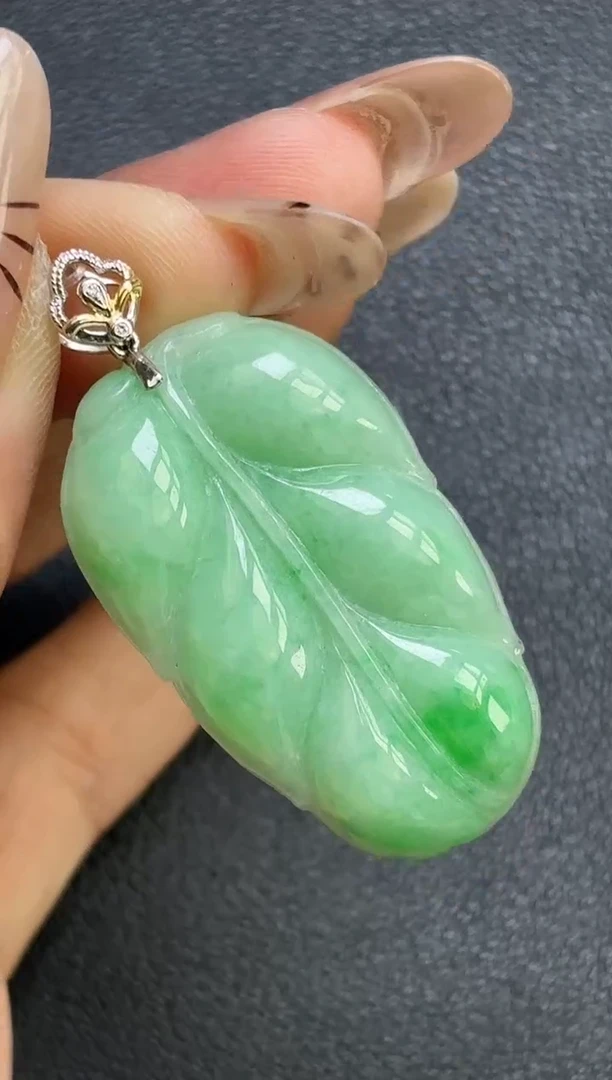 颈饰18K金镶嵌翡翠YM785-13叶子