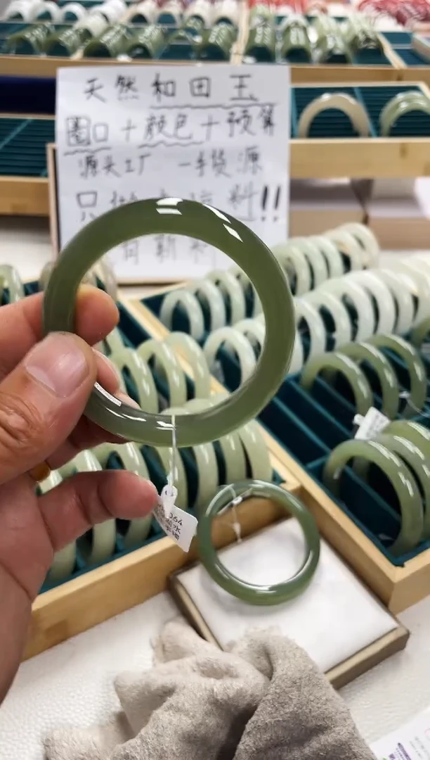 未镶嵌手镯和田玉甜*儿和田玉手镯66664