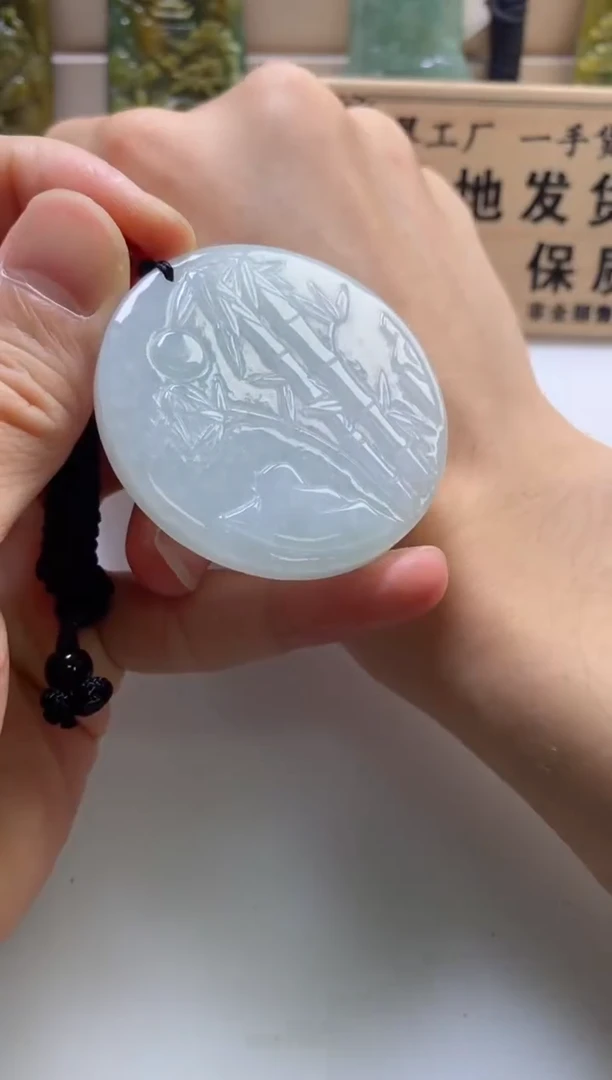 颈饰未镶嵌翡翠