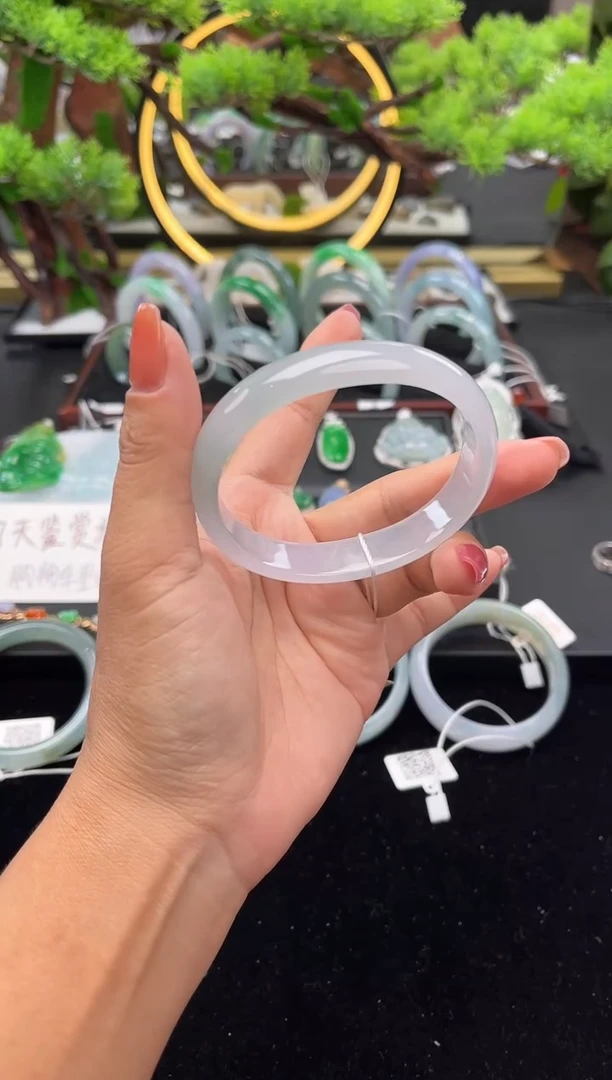 未镶嵌手镯翡翠手镯