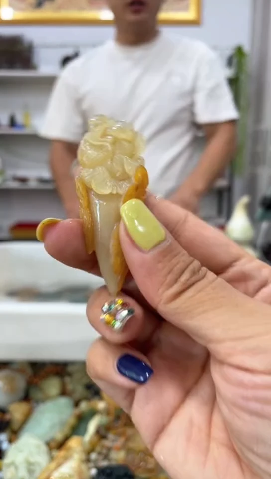 未镶嵌岫玉吊坠