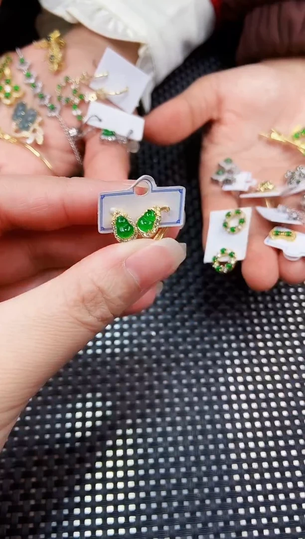 【闪购商品】翡翠耳饰未镶嵌11111111