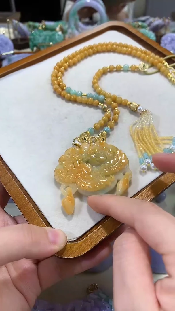 颈饰未镶嵌翡翠吊坠