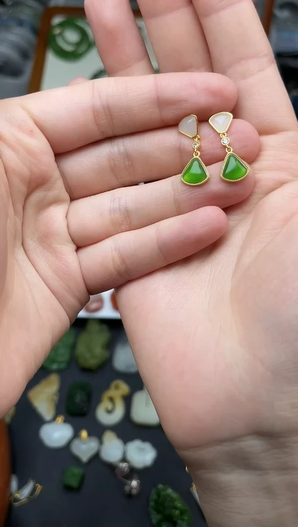 银S925镶嵌和田玉耳饰小裙子耳钉06