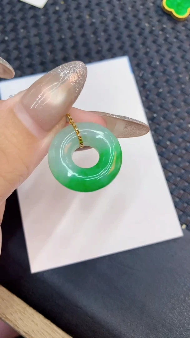 颈饰18K金镶嵌翡翠1