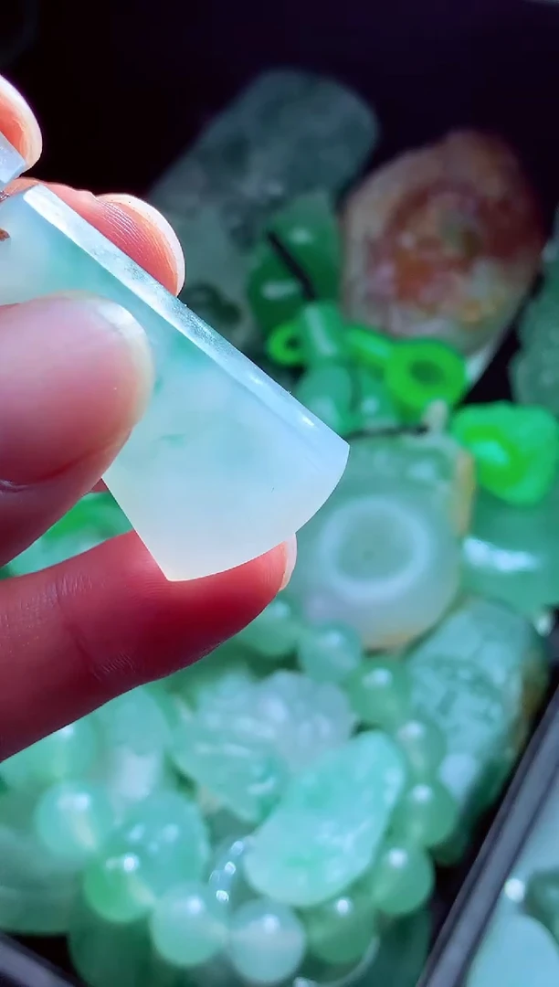 未镶嵌定制翡翠糖**?翡翠毛货定制