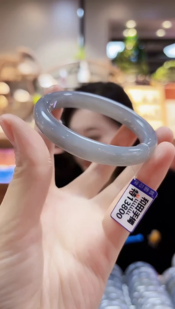 颈饰未镶嵌和田玉手镯58.3