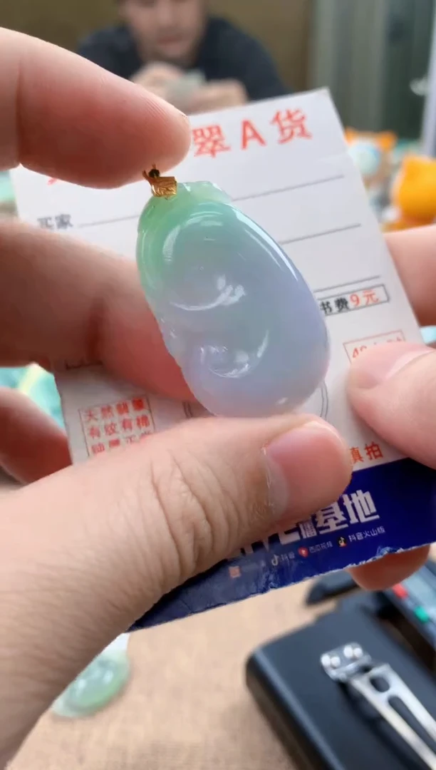 颈饰18K金镶嵌翡翠 天然A货翡翠挂件