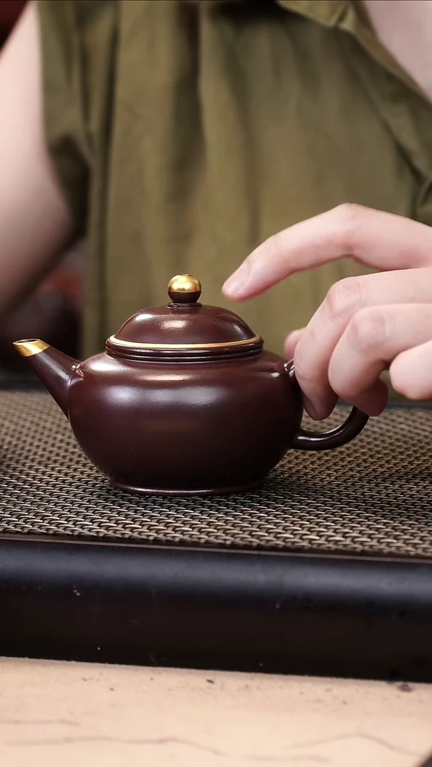 茶壶紫砂四号井茄皮紫泥描金水平150cc